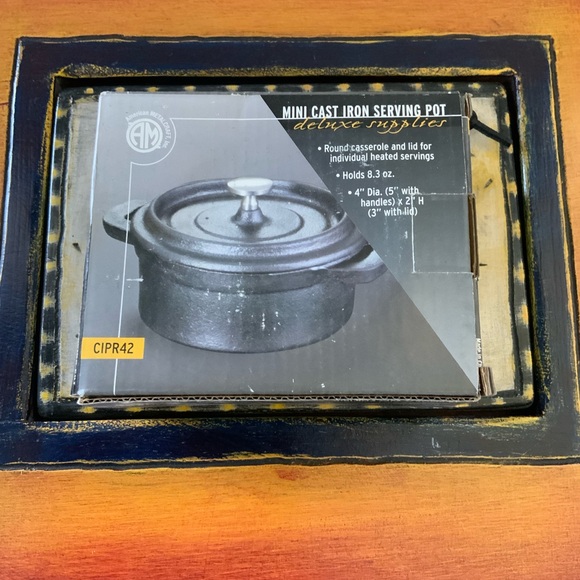 Mini Cast Iron Serving Pot - Picture 2 of 2
